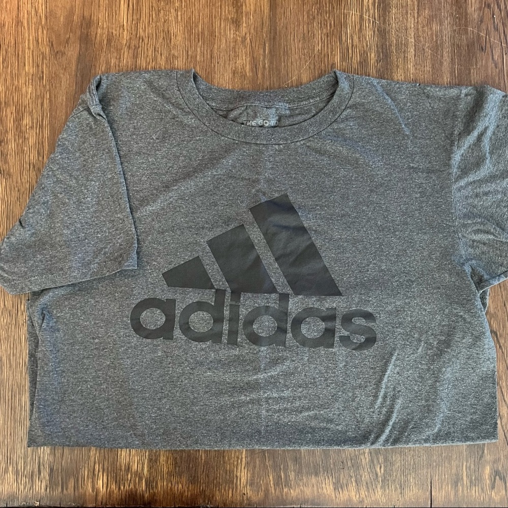 👋🏼 Adidas Go-To Logo Tee Size L